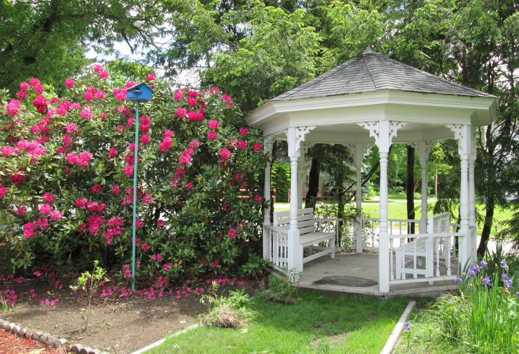 The Bridges Inn At Whitcomb House B&B Swanzey Extérieur photo