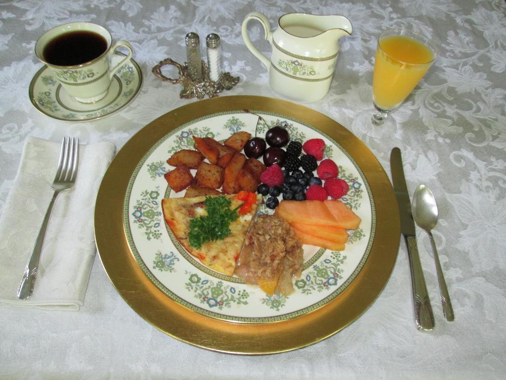 The Bridges Inn At Whitcomb House B&B Swanzey Extérieur photo