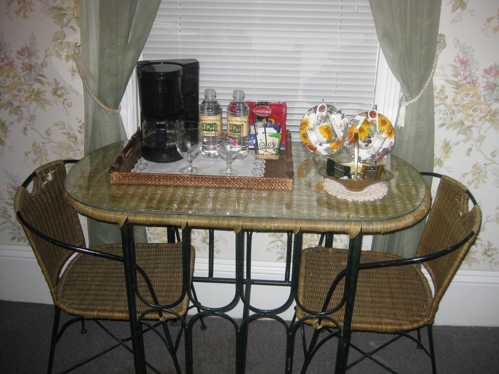 The Bridges Inn At Whitcomb House B&B Swanzey Extérieur photo