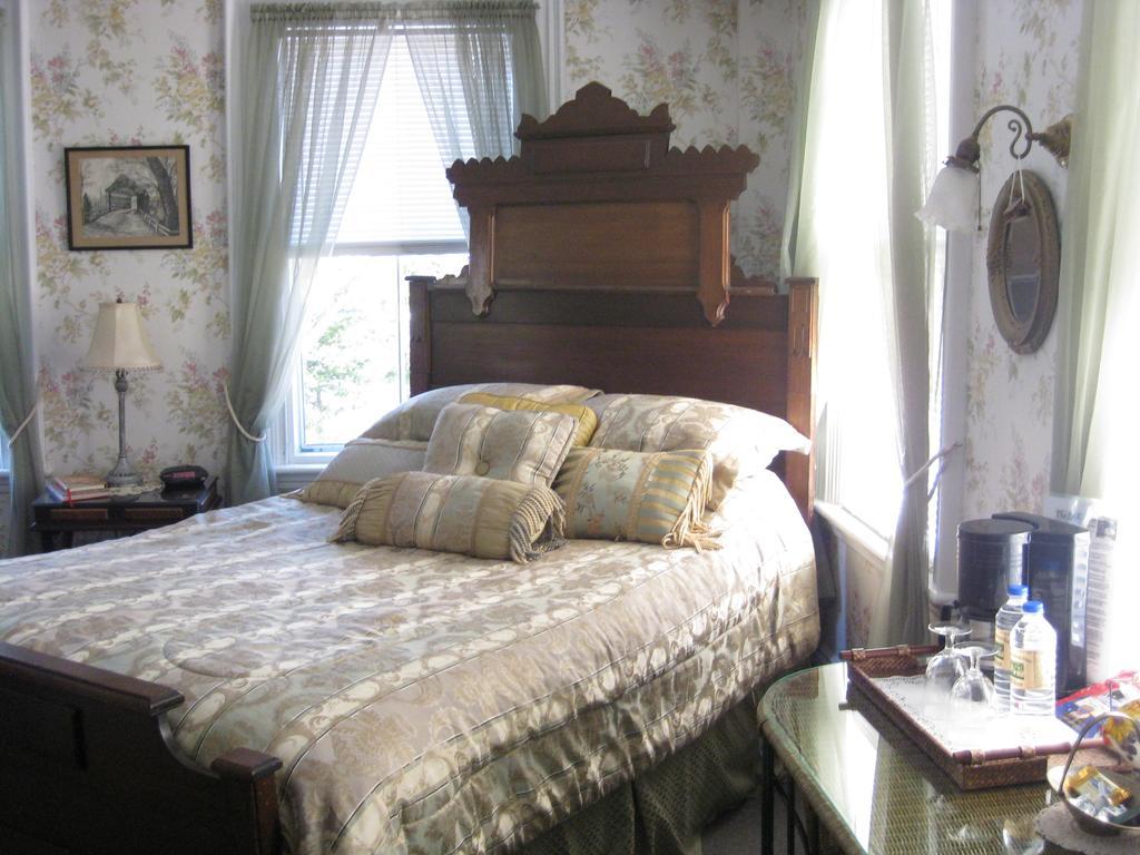 The Bridges Inn At Whitcomb House B&B Swanzey Extérieur photo