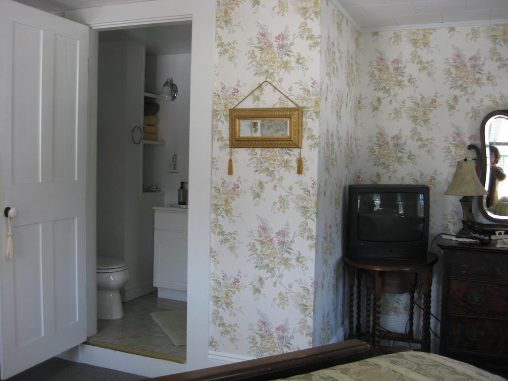 The Bridges Inn At Whitcomb House B&B Swanzey Extérieur photo
