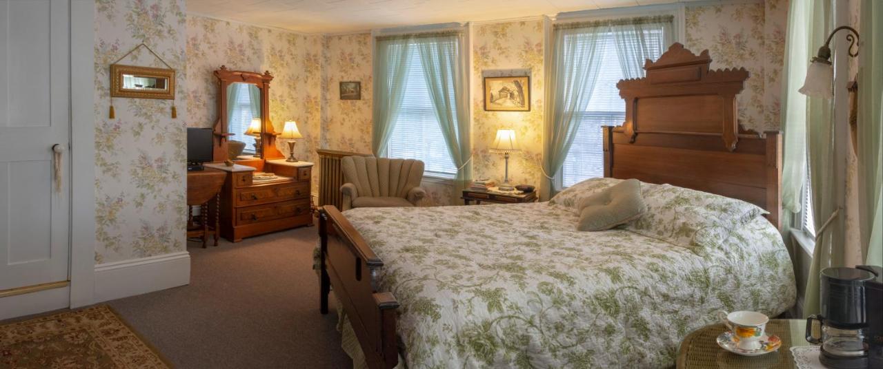 The Bridges Inn At Whitcomb House B&B Swanzey Extérieur photo