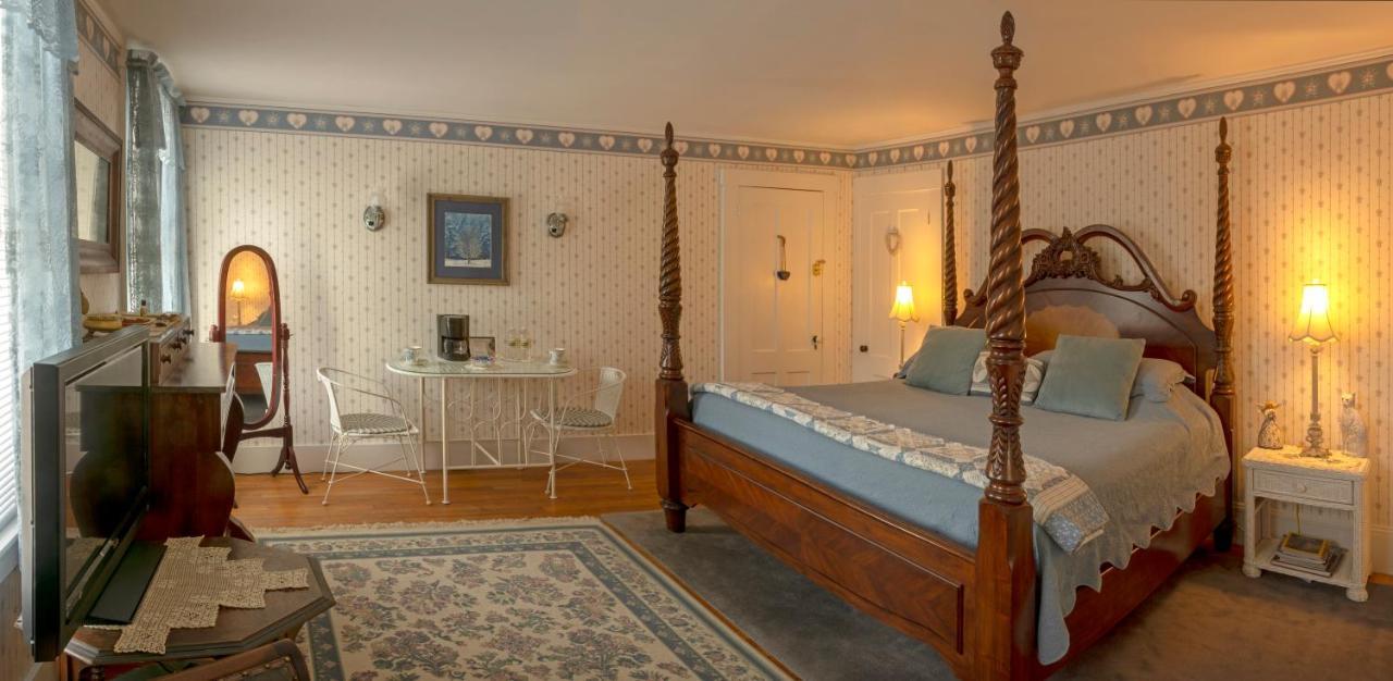 The Bridges Inn At Whitcomb House B&B Swanzey Extérieur photo